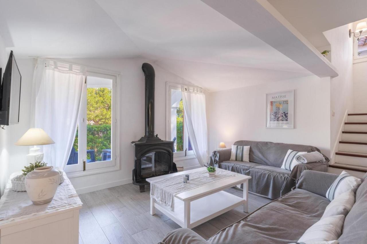 Gorgeous Renovated Cala Sant Vicenc Beach Villa Cala de Sant Vicenc المظهر الخارجي الصورة